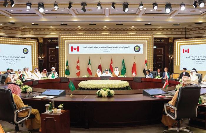 ولي
      العهد
      السعودي
      يُوجّه
      باستئناف
      صادرات
      لبنان
      إلى
      البلاد