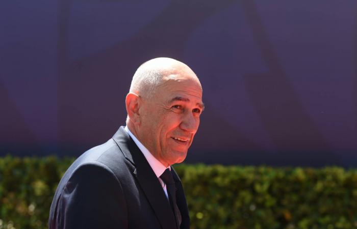 سلوفينيا
      ترفع
      منع
      الدخول
      على
      نتانياهو
      وحظر
      الأسلحة
      على
      إسرائيل