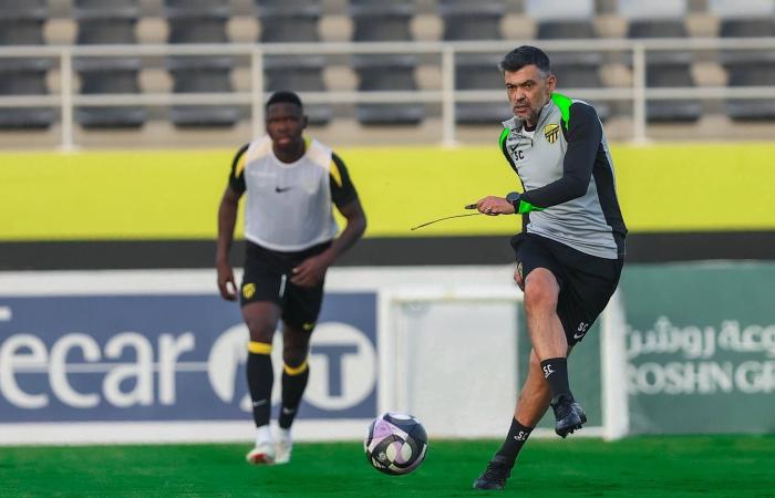 مَن
      بقي
      ومَن
      رحل؟...
      خريطة
      المدربين
      تكشف
      ملامح
      الموسم
      الجديد
      للدوري
      السعودي