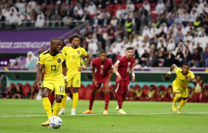 متابعة: بينهم منتخبان عربيان.. هل تعلم من قص شريط النسخ الـ22 السابقة من كأس العالم؟