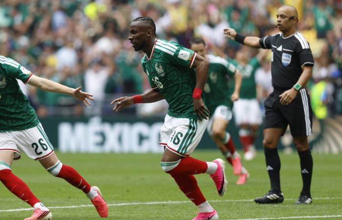 جوليان
      نجم
      الدوري
      السعودي
      يقص
      شريط
      أهداف
      مونديال
      2026