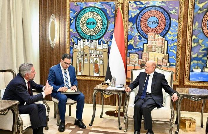 الحوثيون
      يطلقون
      عاماً
      دراسياً
      جديداً
      تهيمن
      عليه
      التعبئة
      والتجنيد