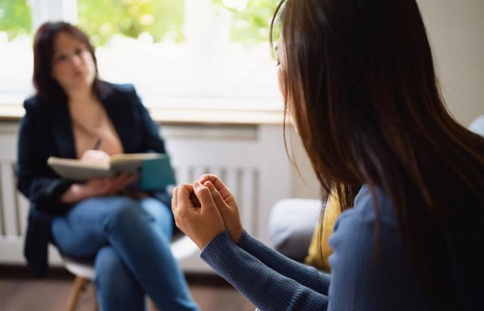 عندما تشهد العنف مباشرة.. كيف تتعامل مع تبعات الصدمة النفسية؟