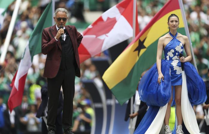 شاكيرا تستبدل البدلة الاستعراضية بإطلالة عصرية في حفل افتتاح كأس العالم 2026