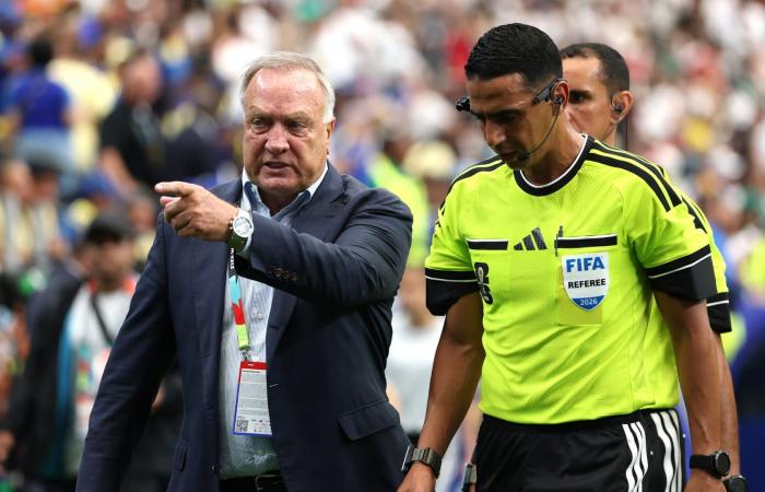 لقطة مونديالية.. بكاء ديك أدفوكات بعد تسجيل منتخب كوراساو هدفًا تاريخيًا