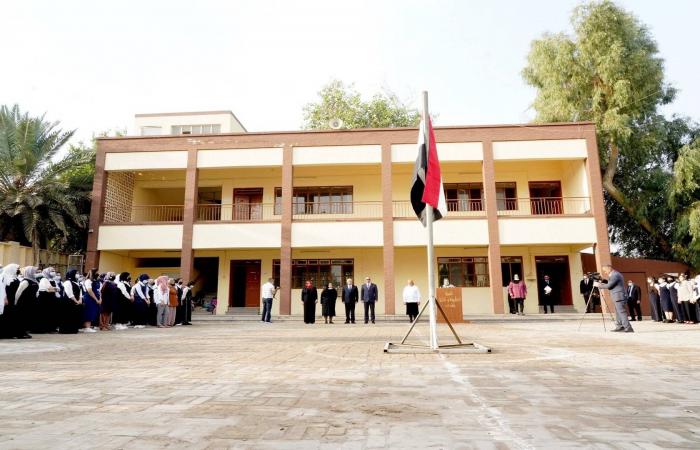 العراق...
      جدل
      حول
      تهريب
      دفاتر
      الامتحانات
      العامة
      خارج
      البلاد