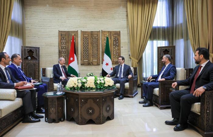 إسرائيل
      تتمدد
      خارج
      «الخط
      الأصفر»
      جنوب
      لبنان