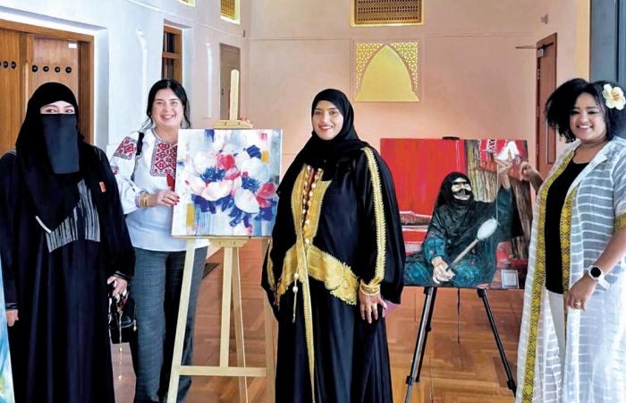 سعيدة البدر رئيسة جماعة الفنانين العالميين بالدوحة لـ "الشرق": الملتقيات الجماعية تفتح آفاق الحوار وتثري التجارب الإبداعية