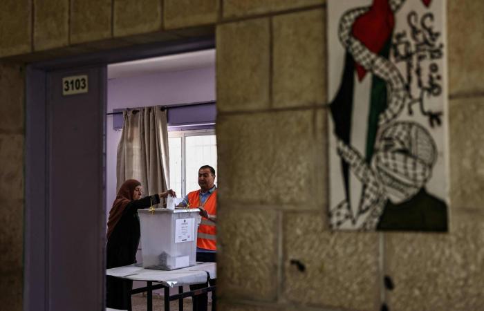 عباس
      يفتح
      مساراً
      للانتخابات
      التشريعية
      الفلسطينية...
      ويعد
      بالرئاسية