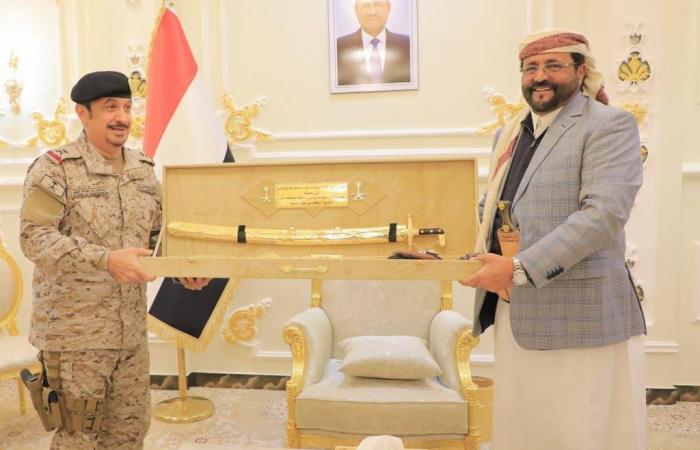 العرادة
      لـ«الشرق
      الأوسط»:
      السعودية
      جنّبت
      اليمن
      حرباً
      أهلية
      جديدة