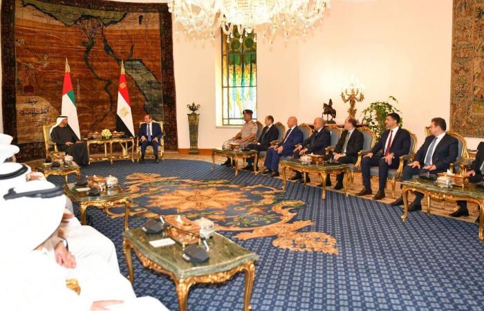 السجن
      7
      سنوات
      لوزير
      السكن
      الجزائري
      السابق
      عبد
      الوحيد
      طمار