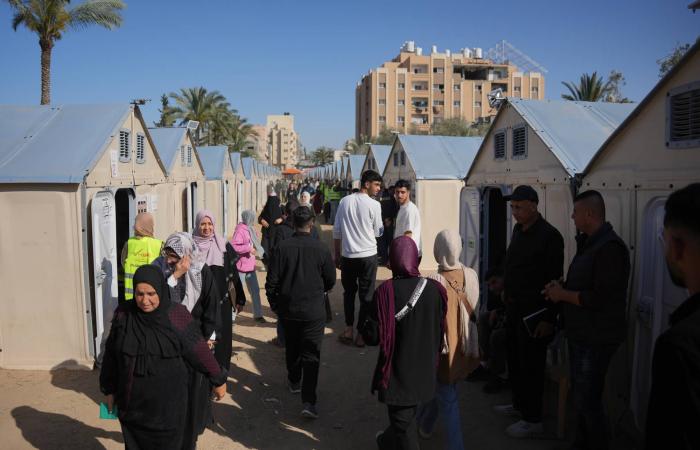 عباس
      يفتح
      مساراً
      للانتخابات
      التشريعية
      الفلسطينية...
      ويعد
      بالرئاسية
