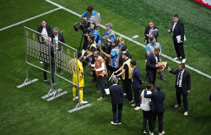 حظر
      جوي
      مؤقت
      لتأمين
      مواجهات
      كأس
      العالم
      في
      فانكوفر