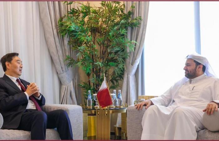 وزير الدولة بوزارة الخارجية يجتمع مع مبعوث الحكومة الصينية لشؤون الشرق الأوسط