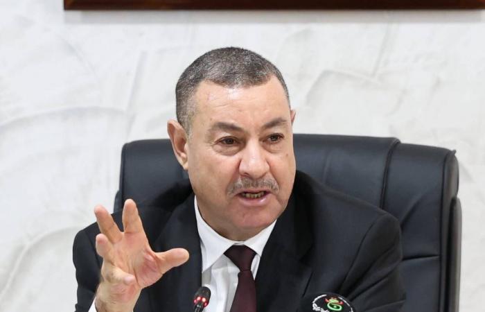 الجزائر
      تعلن
      الحرب
      على
      عصابات
      الشوارع
      لتعزيز
      الأمن