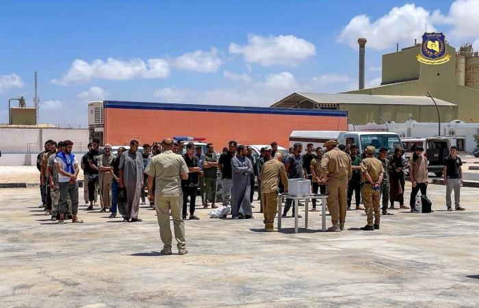 ليبيا:
      ازدياد
      تكدس
      المهاجرين
      بمراكز
      الاحتجاز
      بعد
      حملات
      توقيف
      مكثفة