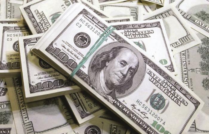 الدولار يقترب من أدنى مستوى في 10 أيام والين قرب 160 للدولار