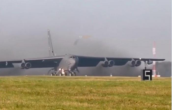 بالفيديو.. لحظة تحطم قاذفة "بي-52" الأمريكية ومقتل 8 من طاقمها