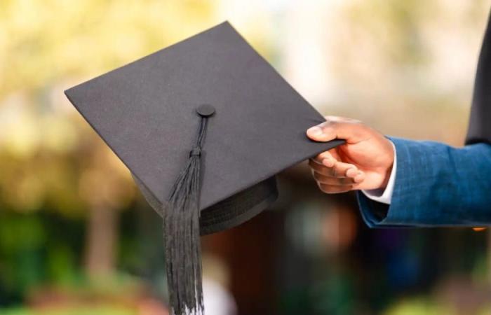 بطريقة الـ5 دقائق.. طالب يحصد 264 قبولًا جامعيًا ومنحًا تتجاوز 17 مليون دولار