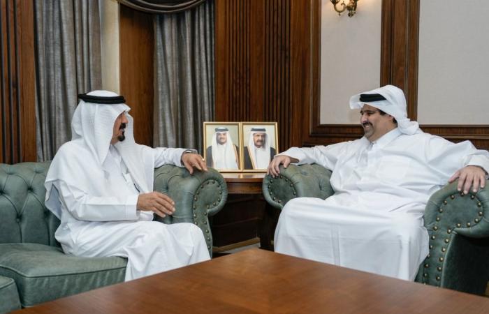 الرئيس التنفيذي للمؤسسة القطرية للإعلام يجتمع مع المدير العام لجهاز إذاعة وتلفزيون الخليج
