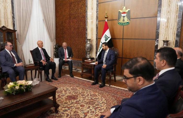 التزام
      أميركي
      -
      عراقي
      بـ«نزع
      كامل»
      لسلاح
      الفصائل