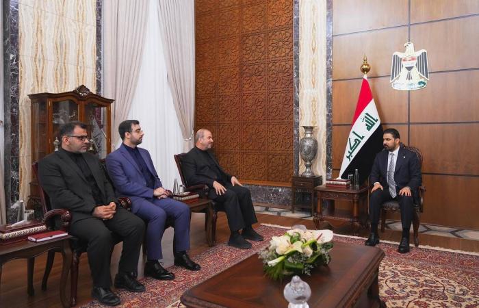 كواليس
      خطة
      برّاك
      لـ«فصل
      العراق»
      عن
      مفاوضات
      إيران