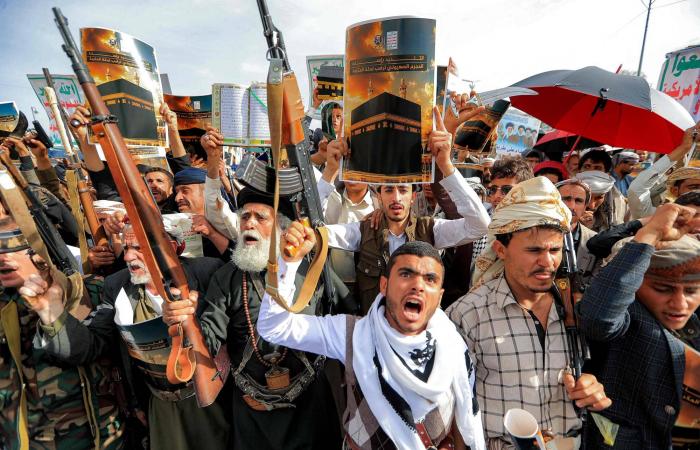 مصادر
      يمنية:
      النائب
      العام
      يحجز
      أموال
      «الانتقالي»
      المنحلّ