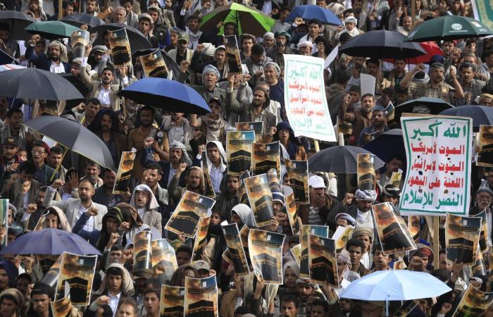 مصادر
      يمنية:
      النائب
      العام
      يحجز
      أموال
      «الانتقالي»
      المنحلّ