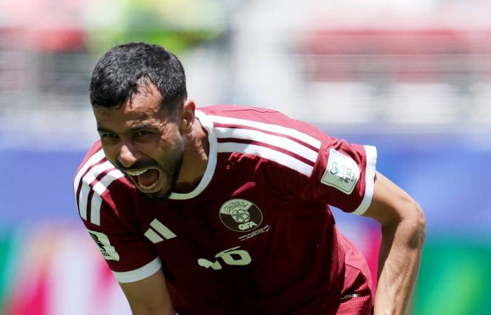 بيلينغهام
      يصبح
      أصغر
      لاعب
      أوروبي
      يشارك
      في
      4
      بطولات
      كبرى