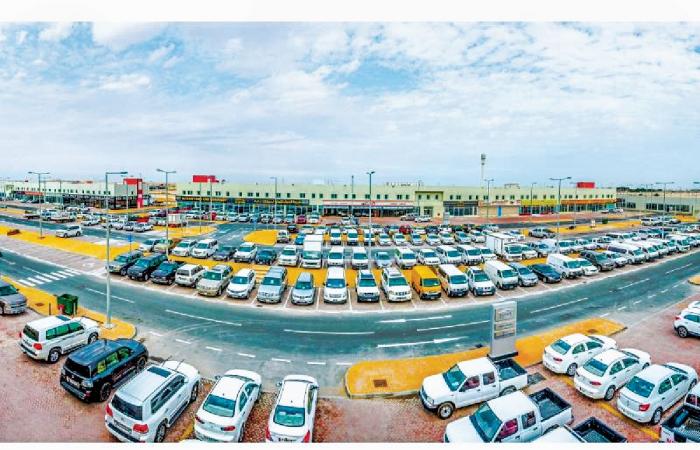 السوق الأكبر للسيارات المستعملة بالدولة.. أصحاب معارض ومواطنون لـ "الشرق": خدمات المرور والبنوك والحراج في صدارة احتياجات «مدينة مواتر»