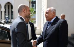 الجزائر
      وباريس
      لإطلاق
      مرحلة
      جديدة
      من
      التهدئة
      الدبلوماسية
