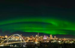 الشفق
      القطبي
      يضيء
      سماء
      كندا
      هذا
      الأسبوع
      بعروض
      مبهرة