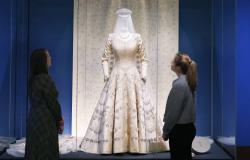 «المسافة
      صفر»...
      قصص
      تندد
      بالحروب