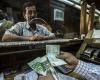 لماذا تسجل تحويلات المصريين في الخارج ارتفاعات قياسية؟