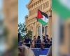 متابعة: لامين يامال يلوّح بالعلم الفلسطيني خلال احتفالات برشلونة باللقب