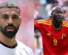 متابعة: تصرف "لافت" من لوكاكو تجاه محمد صلاح بعد مباراة بلجيكا ومصر