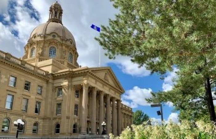 Alberta government to change bonus rules after hefty payout to Hinshaw during COVID-19